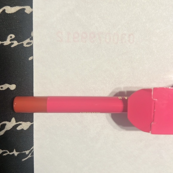 Jeffree Star lip 👄 liner in Allegedly, new - Picture 2 of 4
